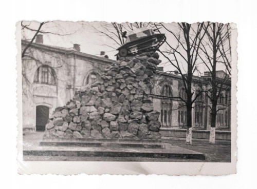 STARA FOTOGRAFIA - KOSZARY, POMNIK CZOŁG TK1, TWIERDZA MODLIN II RP