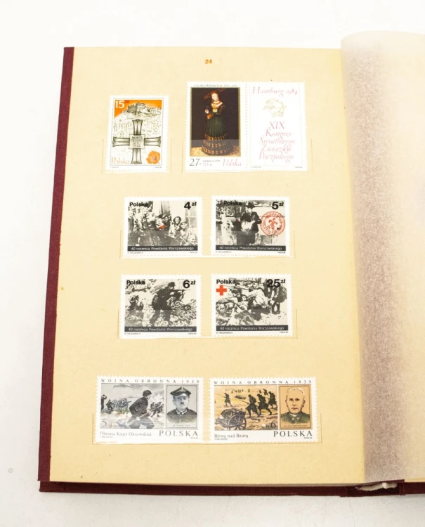 KLASER ZE ZNACZKAMI, ZNACZKI POCZTOWE POLSKI LUDOWEJ TOM XV, 1982-1984