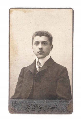 STARA FOTOGRAFIA - MĘŻCZYZNA W GARNITURZE, ATELIER PETRI, ŁÓDŹ 1906