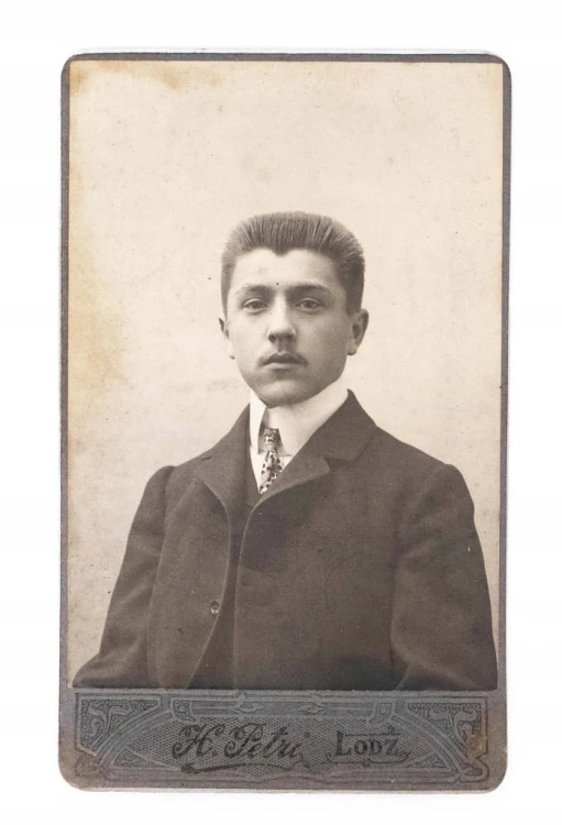 STARA FOTOGRAFIA - MĘŻCZYZNA W GARNITURZE, ATELIER PETRI, ŁÓDŹ 1906