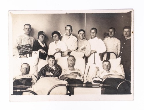 STARA FOTOGRAFIA - ŻOŁNIERZE POLSCY, SZPITAL WOJSKOWY, 7 S.B SAPERÓW 1932