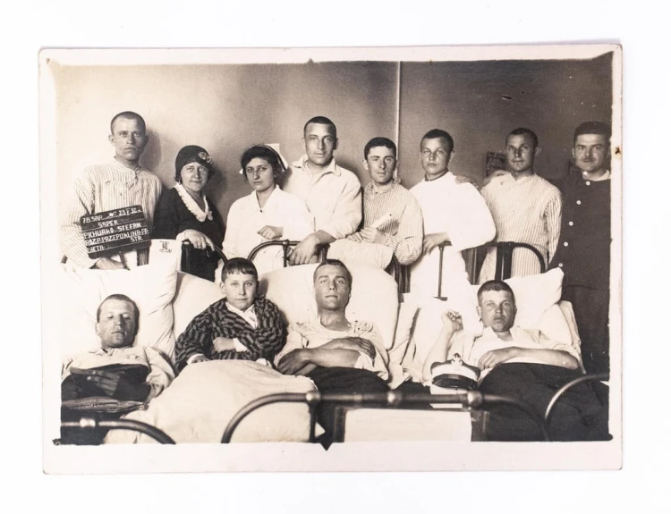 STARA FOTOGRAFIA - ŻOŁNIERZE POLSCY, SZPITAL WOJSKOWY, 7 S.B SAPERÓW 1932