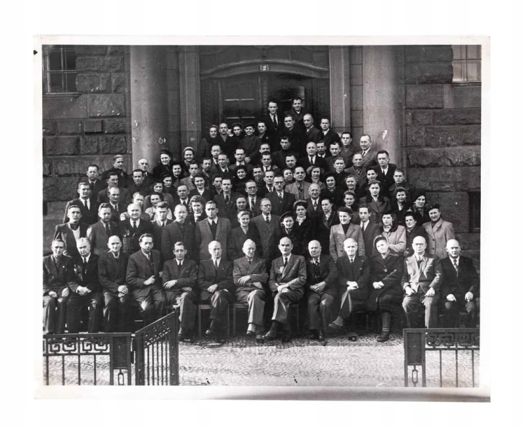 FOTOGRAFIA - GRONO PROFESORÓW, FOT. AKADEMICKI CZARNECKI, POZNAŃ l. 50/60