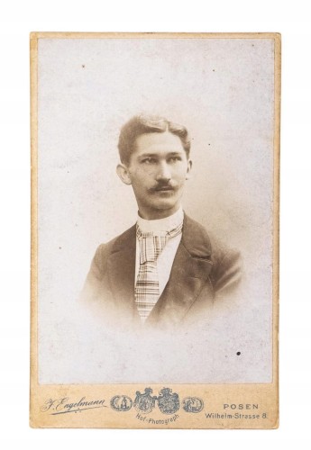 STARA FOTOGRAFIA - MĘŻCZYZNA W GARNITURZE, ATELIER ENGELMANN, POZNAŃ 1898