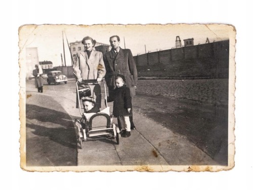 STARA FOTOGRAFIA - WÓZEK, AUTO, WIĘZIENIE / OBÓZ, OKUPACJA, POZNAŃ l. 40