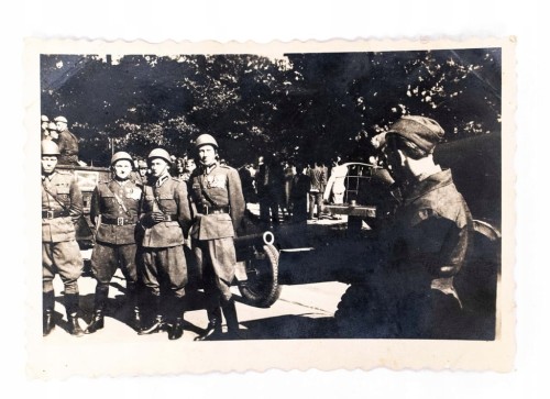 STARA FOTOGRAFIA - ŻOŁNIERZE 6 PP 2 DYWIZJI H. DĄBROWSKIEGO ?, ARMATA