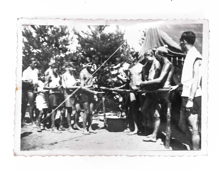 STARA FOTOGRAFIA - HARCERZE PODCZAS OBIADU, OBÓZ, PORZECZE 1939