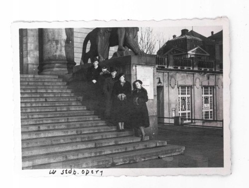 STARA FOTOGRAFIA - GRUPA PRZYJACIÓŁ, TEATR WIELKI, POZNAŃ l. 30