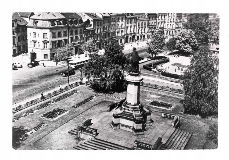 WARSZAWA - UL. KRAKOWSKIE PRZEDMIEŚCIE, POMNIK MICKIEWICZA l. 60