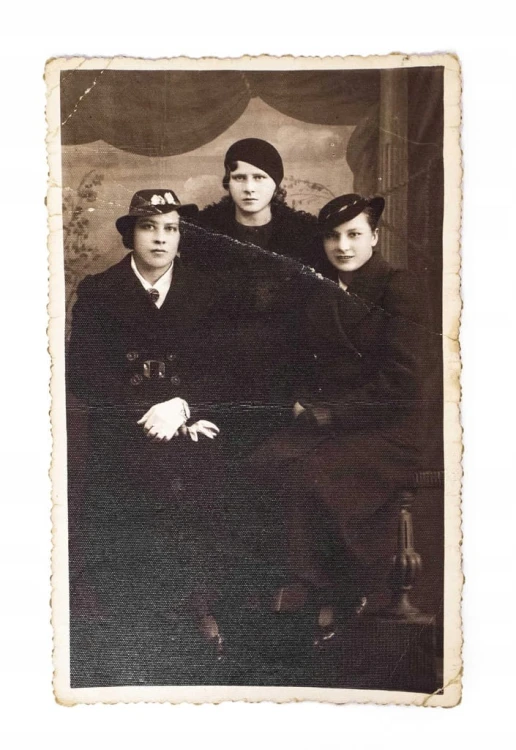 STARA FOTOGRAFIA - KOBIETY W PŁASZCZACH, PLESZEW 1937