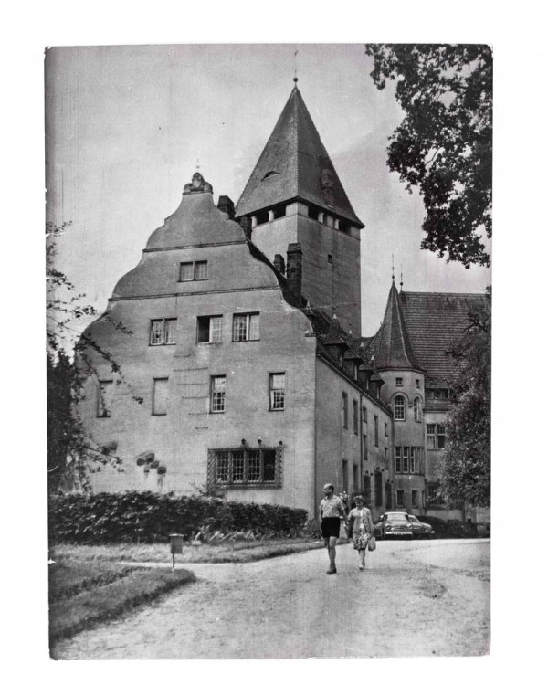 LUBNIEWICE - DOM FWP ZAMEK l. 60