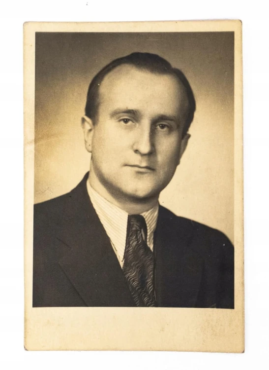 STARA FOTOGRAFIA - MĘŻCZYZNA W GARNITURZE, FOT MARSZAŁKOWSKA, WARSZAWA 1943