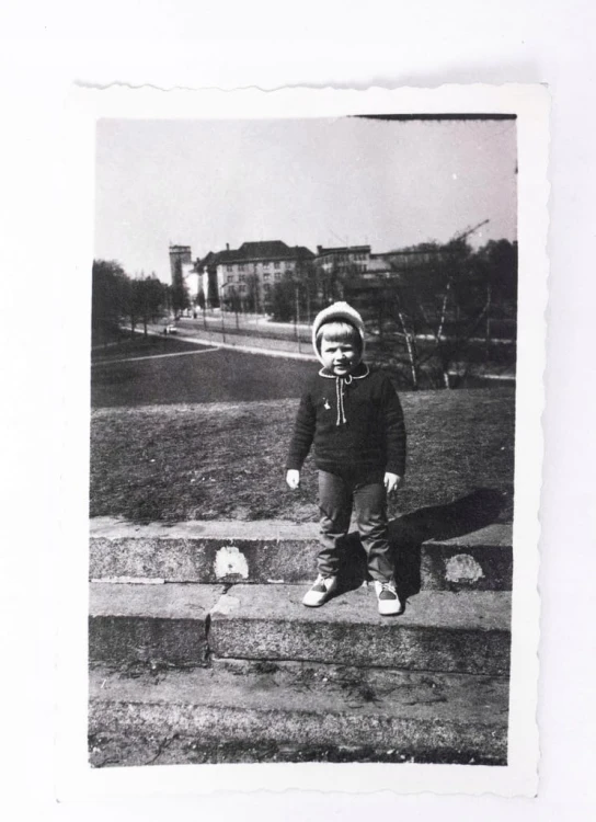 STARA FOTOGRAFIA - DZIEWCZYNKA, IZBA RZEMIEŚLNICZA, POZNAŃ l. 50/60
