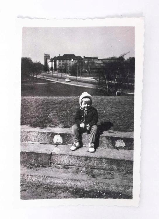 STARA FOTOGRAFIA - DZIEWCZYNKA, IZBA RZEMIEŚLNICZA, POZNAŃ l. 50/60