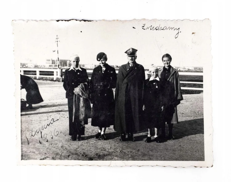 STARA FOTOGRAFIA - ZDJĘCIE RODZINNE, ŻOŁNIERZ, GDYNIA 1936