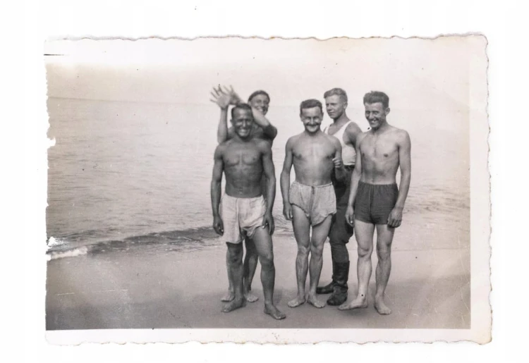 STARA FOTOGRAFIA - ŻOŁNIERZE Z TWIERDZY MODLIN NAD MORZEM, GDYNIA II RP