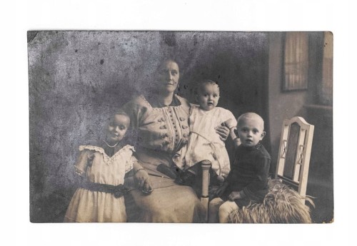 STARA FOTOGRAFIA - ZDJĘCIE RODZINNE, MAMA Z DZIEĆMI II RP