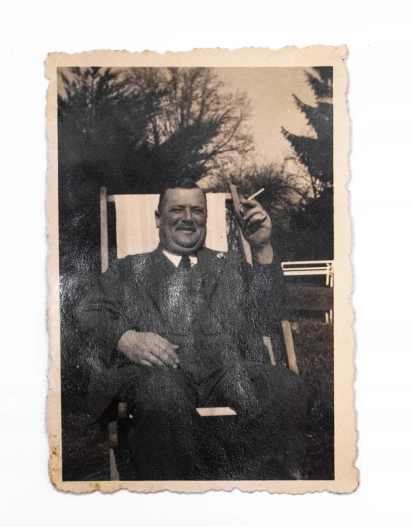 STARA FOTOGRAFIA - MĘŻCZYZNA Z PAPIEROSEM, ROGOŻEWO 1938