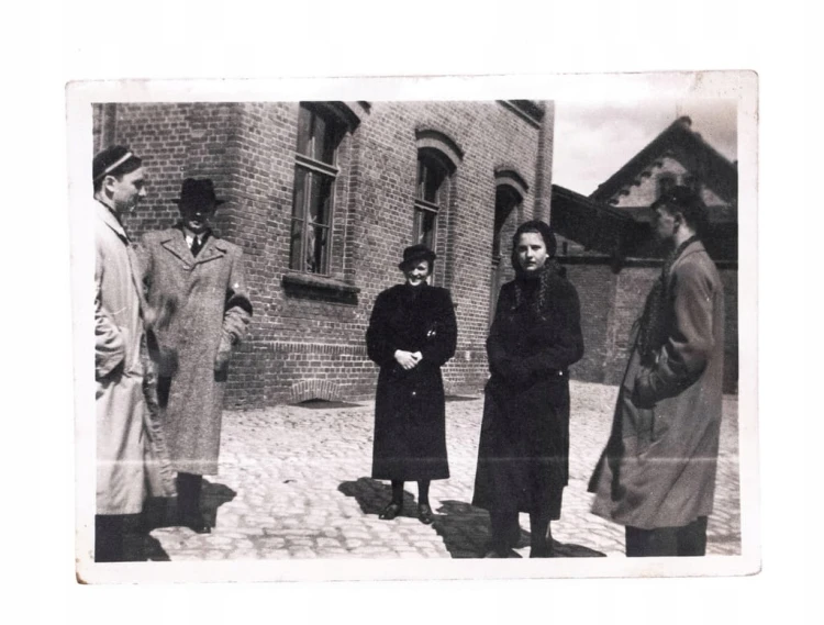 STARA FOTOGRAFIA - ZDJĘCIE RODZINNE, ROGOŻEWO / KOBYLIN 1939
