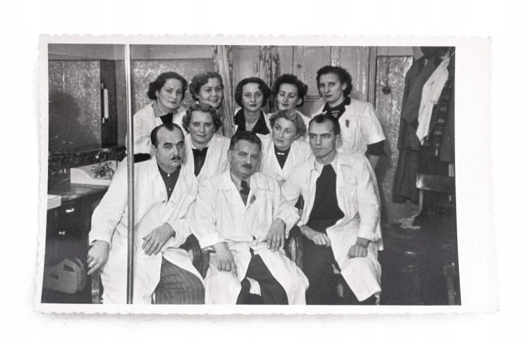 STARA FOTOGRAFIA - PERSONEL MEDYCZNY, SZPITAL 1954