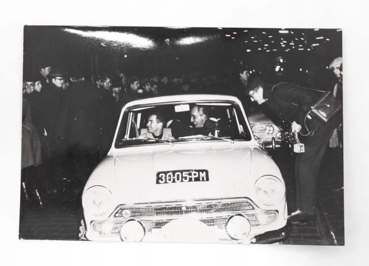 STARA FOTOGRAFIA - RAJD SAMOCHODOWY MONTE CARLO 1969, WARSZAWA