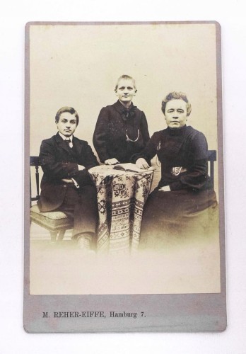 STARA FOTOGRAFIA - ZDJĘCIE RODZINNE, ATELIER HAMBURG