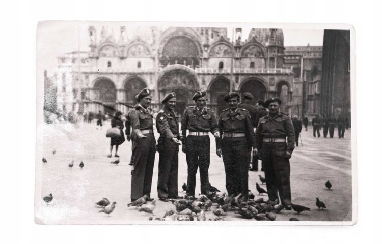FOTOGRAFIA, POLSCY ŻOŁNIERZE, 5 KRESOWA DYWIZJA PIECHOTY, WENECJA 1946