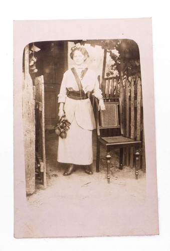 STARA FOTOGRAFIA - KOBIETA W SUKNI, JAKUBOWO 1914