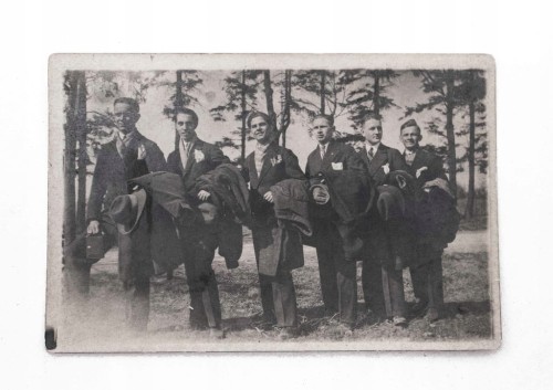 STARA FOTOGRAFIA - MĘŻCZYŹNI W GARNITURACH 1935