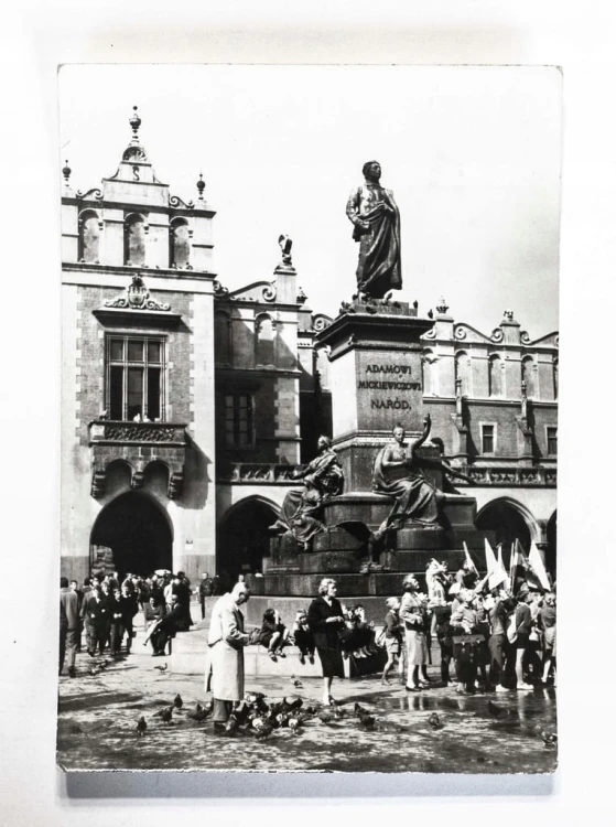 KRAKÓW - RYNEK, SUKIENNICE, POMNIK ADAMA MICKIEWICZA l. 60 (1991)