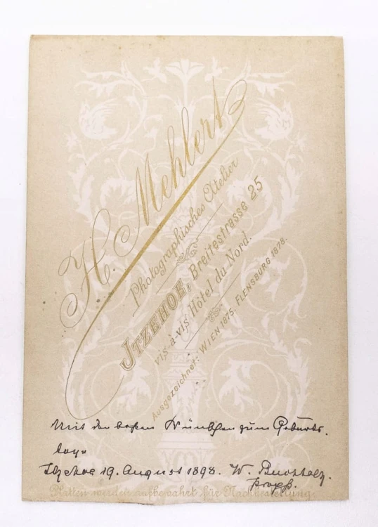 STARA FOTOGRAFIA - MĘŻCZYZNA W PŁASZCZU, ATELIER FLENSBURG 1898